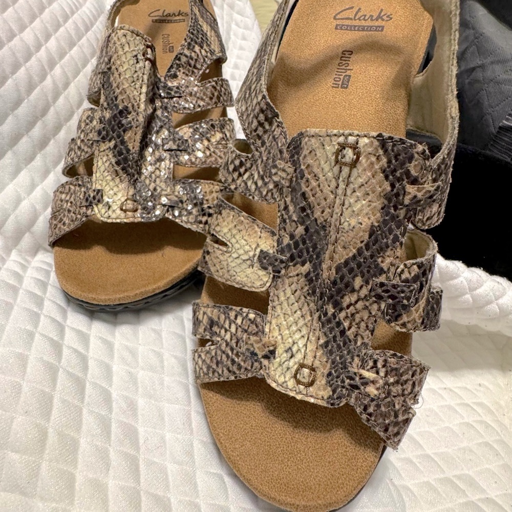 Comfy, stylish and practically new Clark’s soft sole snakeskin print sandal.